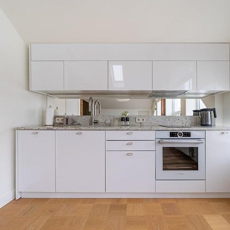 Bright Designer Apartment In City Centre Riga Esterno foto