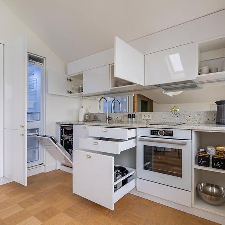 Bright Designer Apartment In City Centre Riga Esterno foto